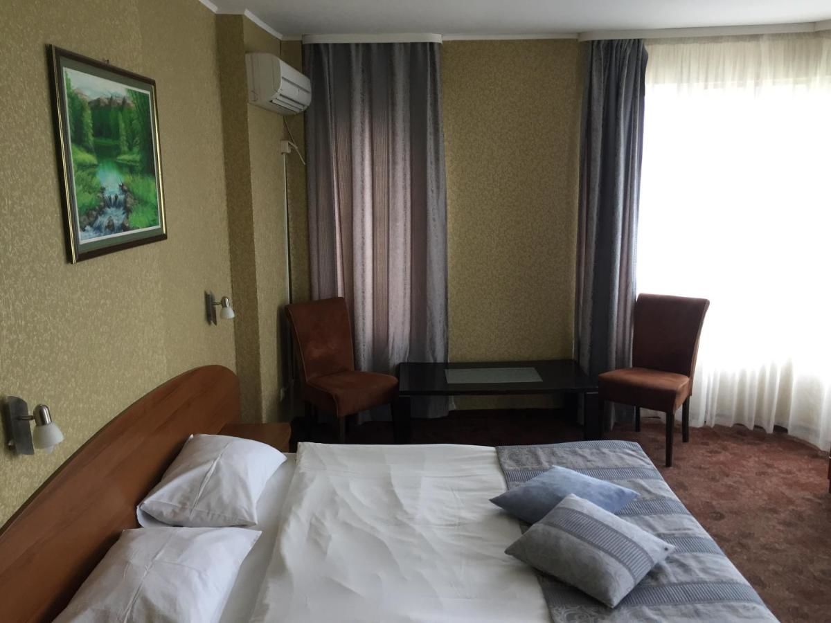 Отель Hotel Lazuren Briag Бургас-5