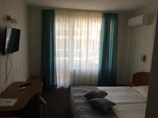 Отель Hotel Lazuren Briag Бургас Двухместный номер с 1 кроватью или 2 отдельными кроватями-7