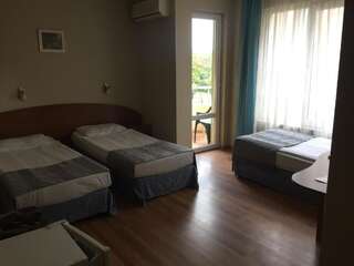 Отель Hotel Lazuren Briag Бургас Двухместный номер с 1 кроватью или 2 отдельными кроватями-8