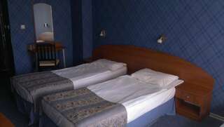 Отель Hotel Lazuren Briag Бургас Двухместный номер с 1 кроватью или 2 отдельными кроватями-9