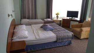 Отель Hotel Lazuren Briag Бургас Двухместный номер с 1 кроватью или 2 отдельными кроватями и видом на море-7