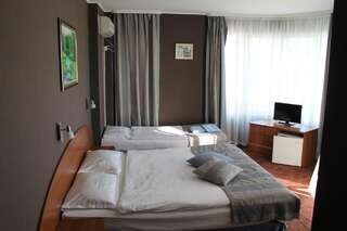 Отель Hotel Lazuren Briag Бургас Двухместный номер с 1 кроватью или 2 отдельными кроватями и видом на море-15