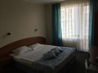 Отель Hotel Lazuren Briag Бургас Двухместный номер с 1 кроватью или 2 отдельными кроватями-2