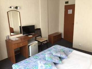 Отель Hotel Lazuren Briag Бургас Двухместный номер с 1 кроватью или 2 отдельными кроватями-43