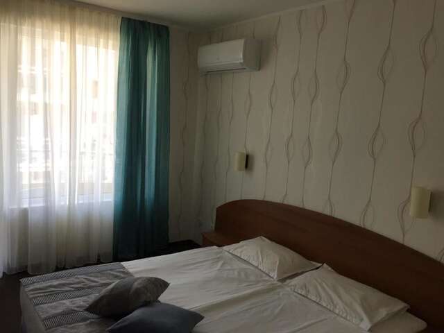 Отель Hotel Lazuren Briag Бургас-53